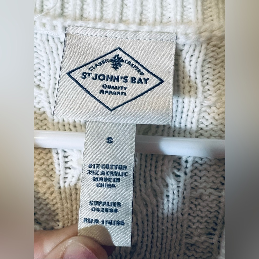 St. John's Bay Women’s White Cable Knit Pullover V-Neck Sweater! Size Small. - Picture 7 of 8